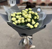 Букет Белые кустовые розы Солинеро в Цемдолина