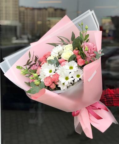 Букет цветов из: Розы, Лизиантусы и Хризантемы в Цемдолина